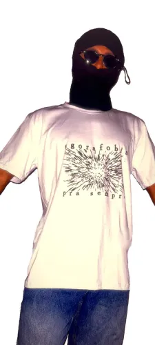 camiseta "agorafobia para sempre"