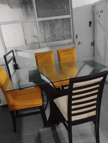 Vendo mesa de jantar, tampa de vidro 300,00
