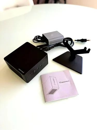 Mini PC Minisforum UM780 XTX - Ryzen 7 7840HS - 16GB DDR5 - 512GB SSD