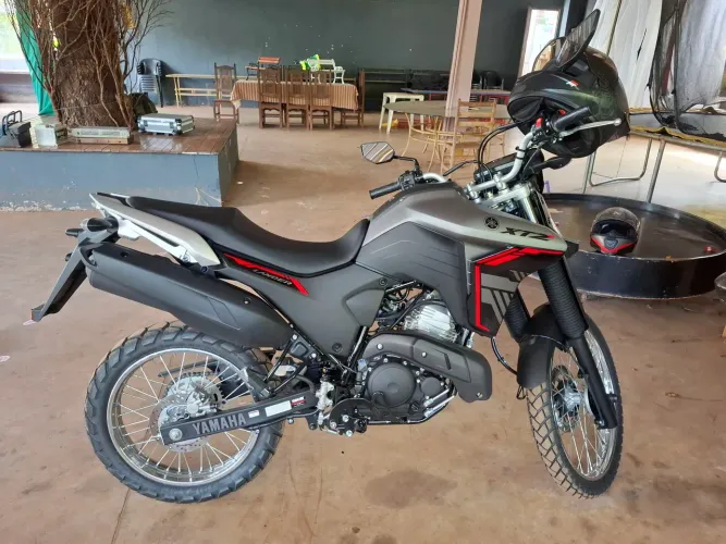 Vendo lander 2026 muito nova sem detalhes
