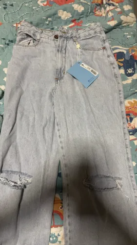 Calça jeans- Nunca usada na etiqueta 