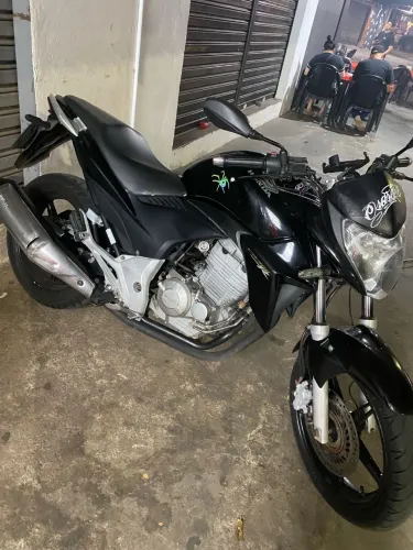 Vendo Cb 300 troco pro carro do mesmo valor ou abaixo do valor