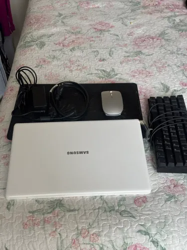 NOTBOOK SAMSUNG FLASH F30 INTEL CELERON 4GB RAM 128GB