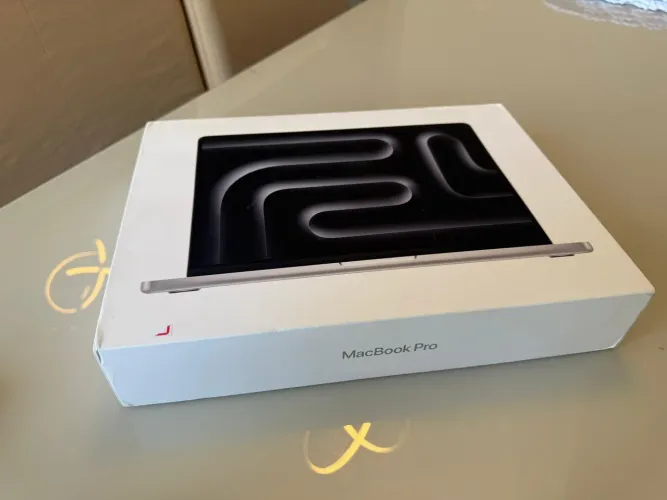 MacBook Pro M5 14.2" 512 SSD 16gb de ram - Lacrado
