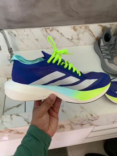 Tênis adizero número 40