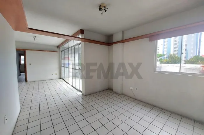 Apartamento nas Graças, 3 quartos, 2 banheiros, dependência completa, 2 vagas garagem. Zon