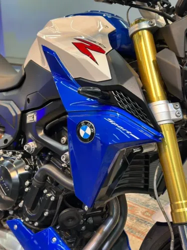 MOTO BARATA ESPORTIVA BMW F 900 R Sport Plus 2024 ? Potência, Tecnologia e Exclusividade!