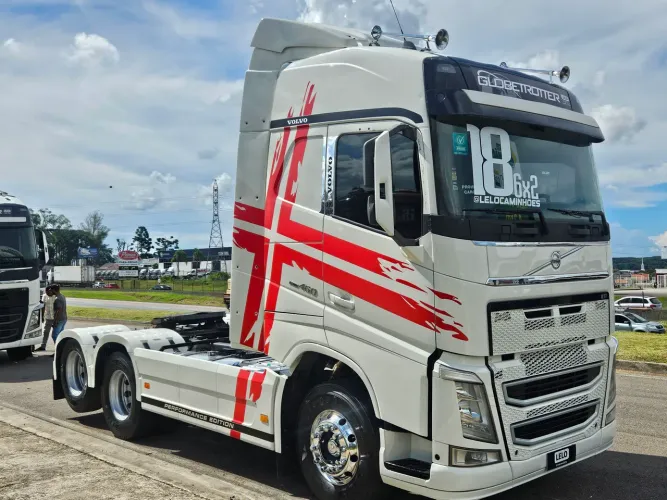 Volvo FH 460 6x2 Globetrotter Teto Alto Aut Ano 18 Mola Carenagem Rodas de alumínio