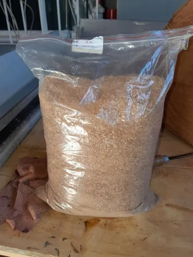 Serragem fina para jardinagem, compostagem e defumação 