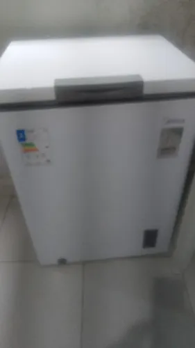 Freezer uma tampa semi-novo 
