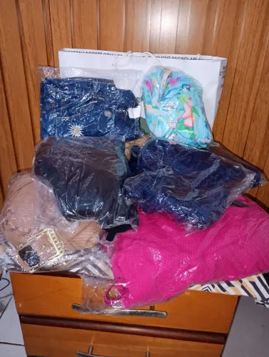 Lote de roupa feminina