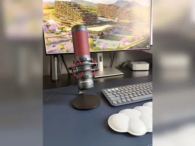 Microfone HyperX QuadCast USB, LED vermelho, com suporte antivibração