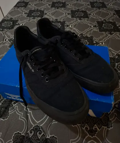Adidas seminovo