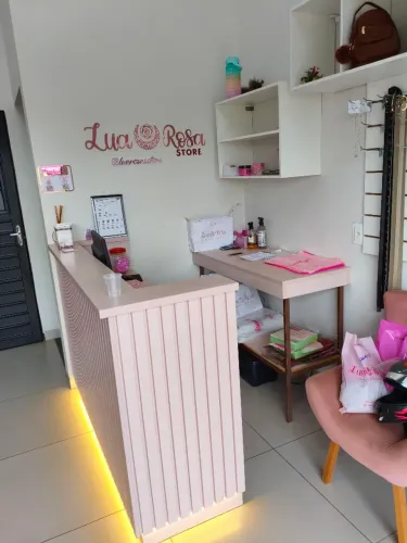 Venda de loja de roupas femininas completa novinha 
