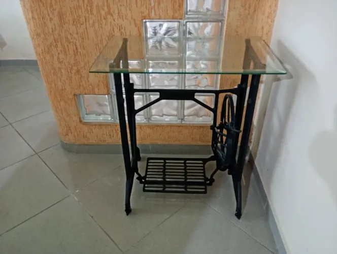 Mesa de vidro, pé de máquina de decorativa