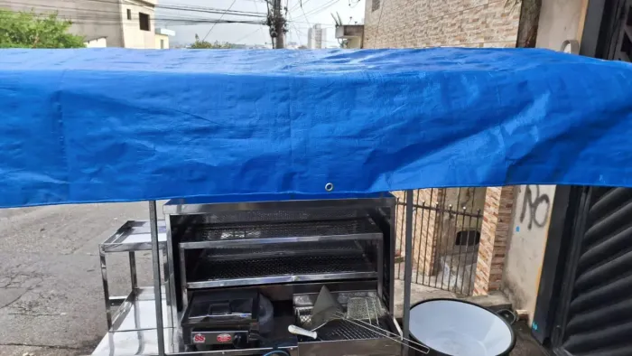 Carrinho de churrasco seminovo