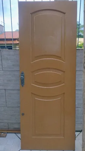 Porta de Madeira Angelim Maciça med. 0,80 x 2,10, com forra colonial
