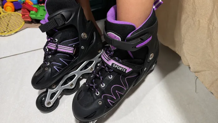 Patins Inline Ajustável Preto e Roxo - Ótimo Estado