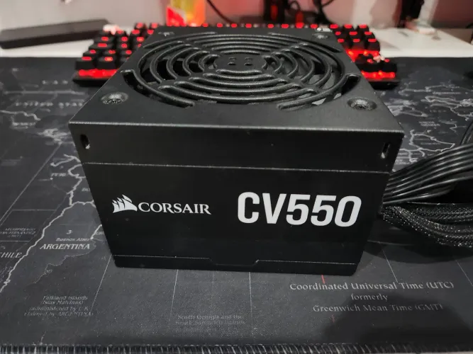 Fonte corsair cv550