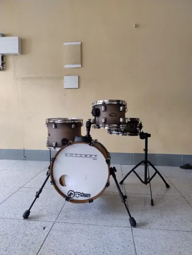 Bateria acústica RMV concept.