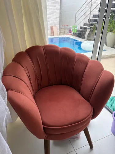 Poltrona semi nova pétala