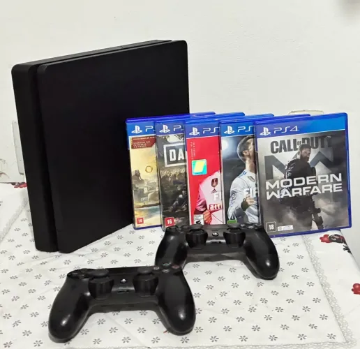 PS4 slim 1TB original com 2 controles e 5 jogos.