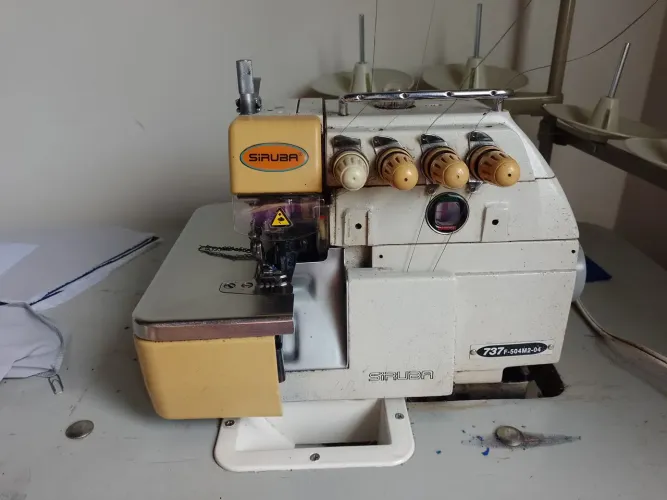 Overloque 3 e 4 fios industrial SIRUBA 