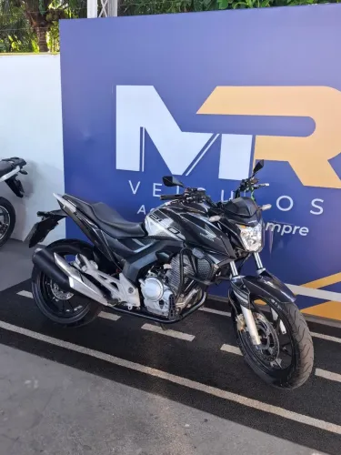 Honda Twister 250. (@Mrveiculos)