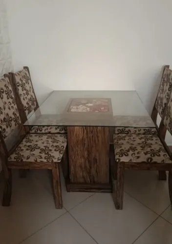 Mesa de jantar 4 lugares