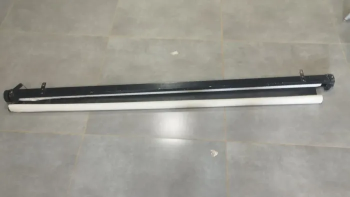 Tela retrátil para projetor