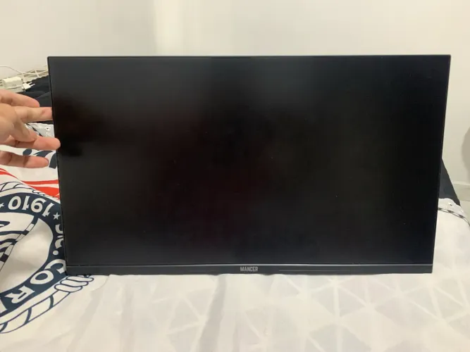 Vendo monitor 24 polegadas 250$ pra vim buscar em casa.. ele tá sem o suporte!.