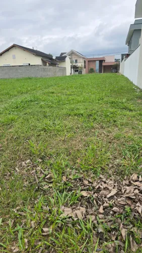 Terreno no Condomínio Terras do Vele. 