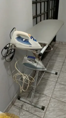 Ferro elétrico de passar roupas