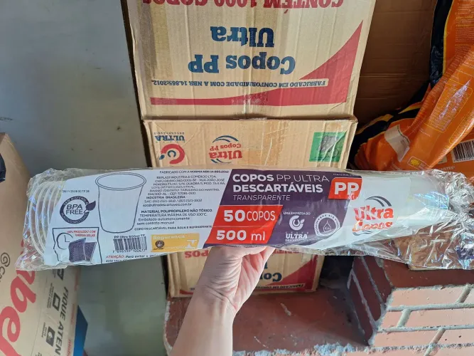 2.000 Copos e 2.000 canudos descartáveis