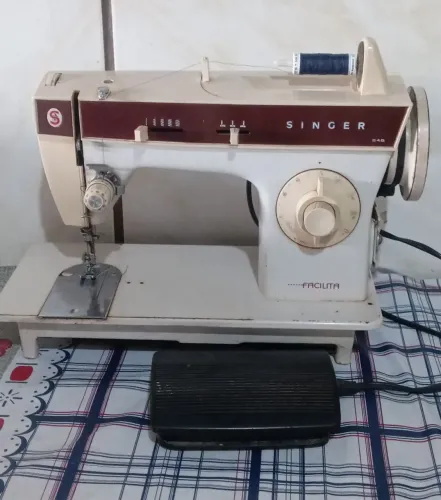 Máquina de costura singer