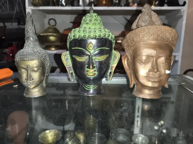 Três bustos de budas vários modelos em bronze