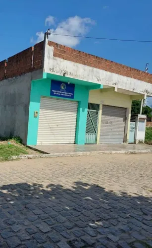 Vende-se prédio comercial, localizado no bairro eco park, em Canguaretama RN.