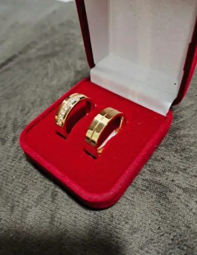 Par de Alianças Folheadas a Ouro 18k