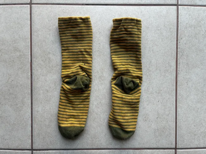 Meias listradas amarelo e verde (KAFU)
