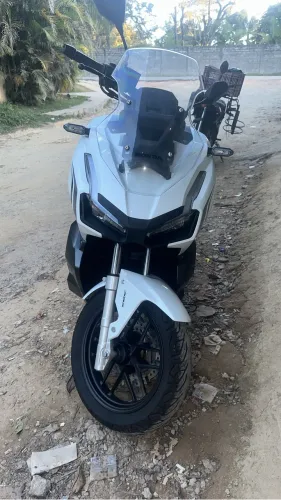 Moto impecável 
