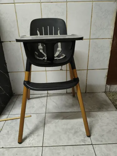 Cadeira de Alimentação Infantil Burigotto Preta com Bandeja