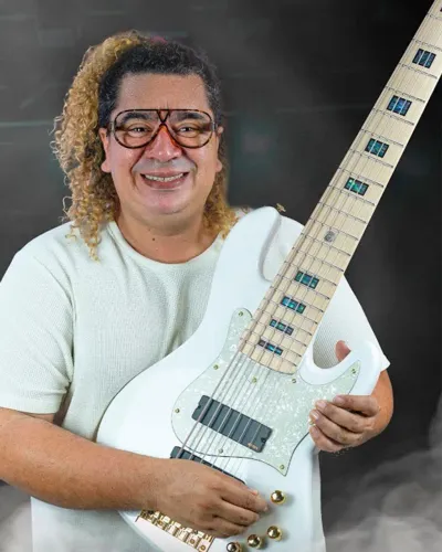 Baixo deOliveira Dream 6 White Pearl 2025