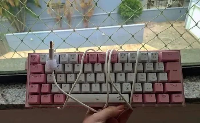 Teclado Redragon Fizz Rgb rosa