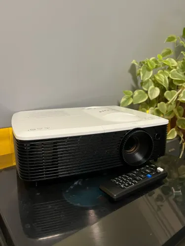 Projetor Ricoh (EUA) PJ X2440, XGA HD, 3100 Lumens.