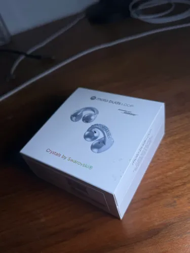 Moto Buds Loop Crystals by Swarovski Sound by Bose Lacrado