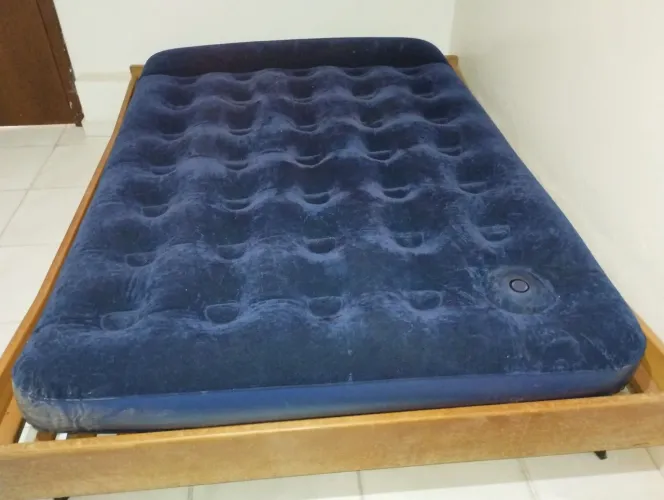 COLCHÃO INFLÁVEL AZUL AVELUDADO 