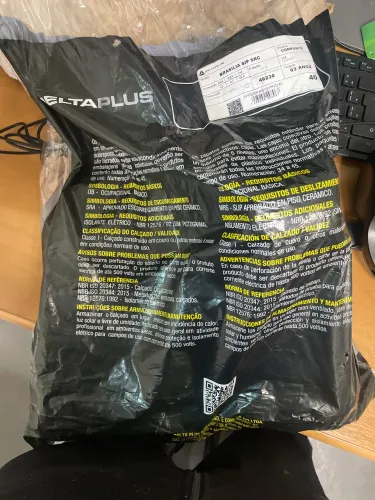 Bota de segurança delta plus  tamanho 40