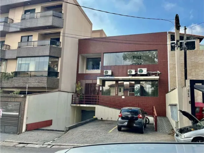 Prédio comercial com 3 pavimentos em excelente localização, próximo a Rodovia Anchieta, fá