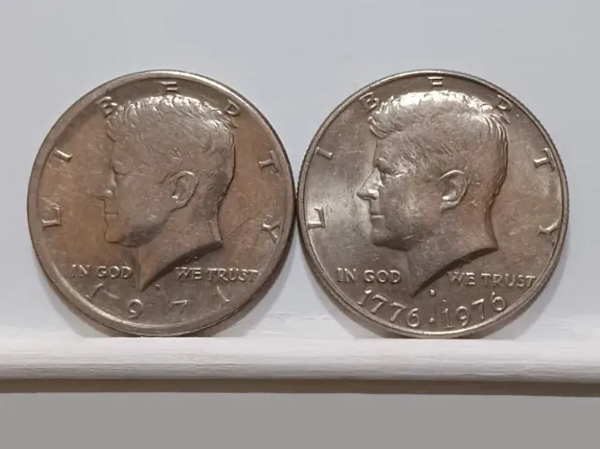 Lote com 2 Moedas de Meio Dólar 1971-d e 1976-d MBC