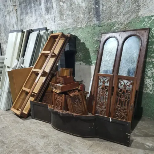 Armario de Madeira Antigo Desmontado